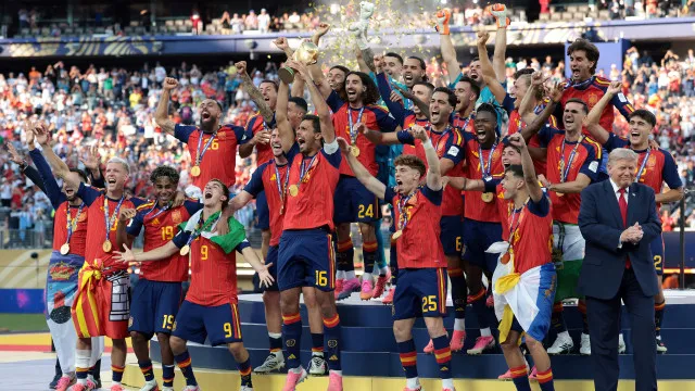 
                    Mundial2026: Donald Trump entregou troféu a Espanha e... não arredou pé
                