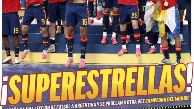 
                    Lá fora: La Roja de 