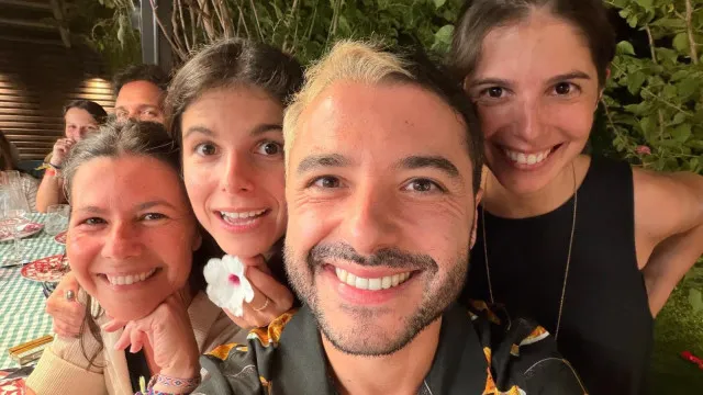 JÃºlia Pinheiro mostra fotos da festa das filhas (uma delas estÃ¡ grÃ¡vida)