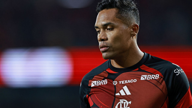 Flamengo renova contrato com Alex Sandro após Copa do Mundo