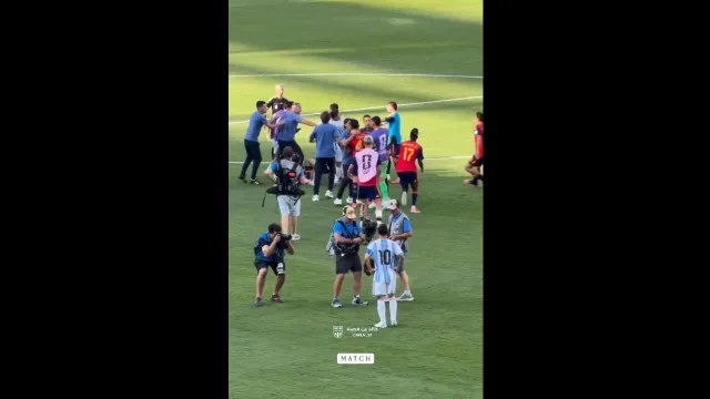Confusão total após o Espanha-Argentina. Reação de Messi dá que falar