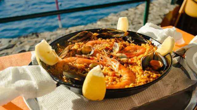 De carne ou peixe? Eis a receita da verdadeira paelha com sabor a vitÃ³ria