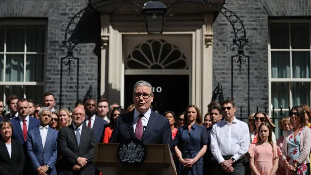 
                    Starmer abandona Downing Street e diz deixar Reino Unido 