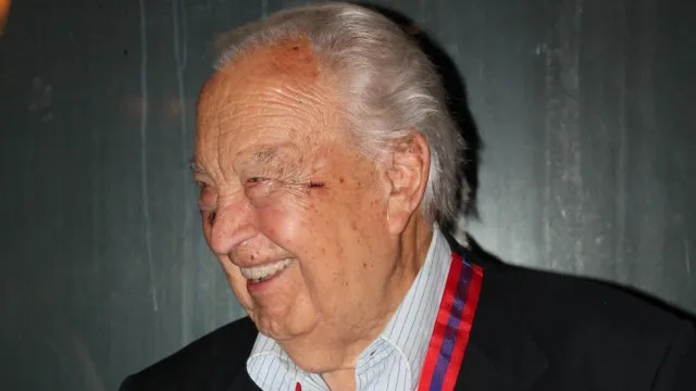
                    Morreu 