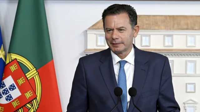 "Fortes laÃ§os". Montenegro felicita novo primeiro-ministro britÃ¢nico