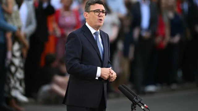 
                    Novo primeiro-ministro britânico abre diálogo com UE e Ucrânia
                