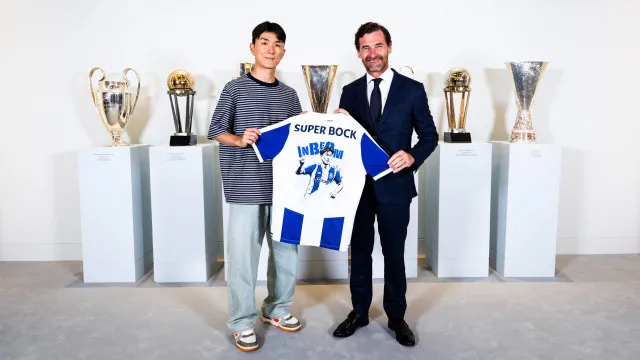 
                    Oficial: Inbeom Hwang é reforço do FC Porto. Eis os detalhes do negócio
                