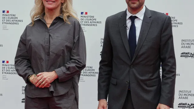 
                    França defende que Islândia deve retomar negociações de adesão à UE
                
