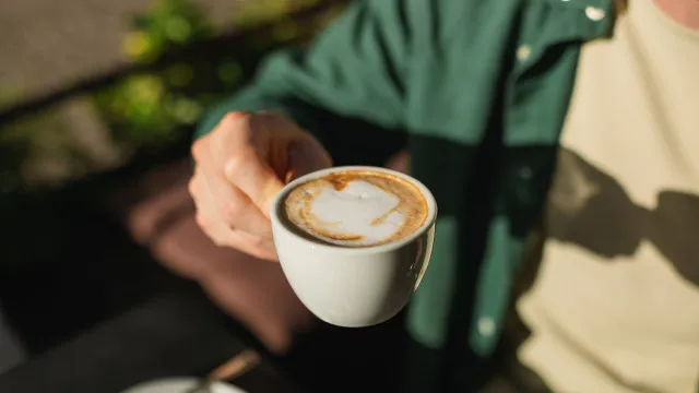 
                    7 formas simples de juntar mais proteína ao seu café
                