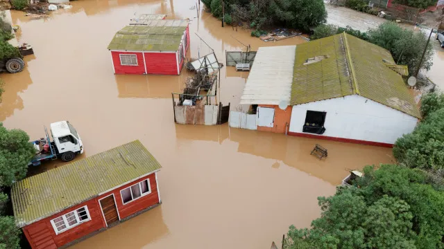 Tempestade intensa no Chile faz 10 mortos e isola mais de 100 mil pessoas