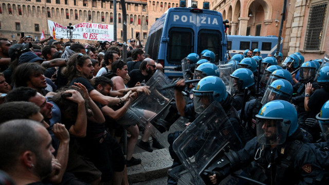 Morte de Fakir leva centenas de manifestantes às ruas de Bolonha