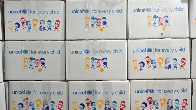
                    Armazém humanitário da UNICEF em Kyiv com danos graves após ataque russo
                
