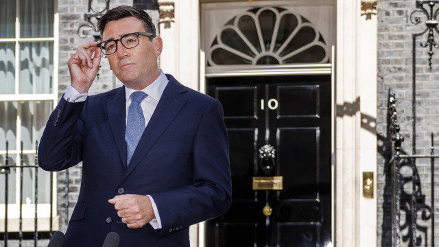 O novo governo do Reino Unido (de Andy Burnham). Quem ficou? Quem saiu?