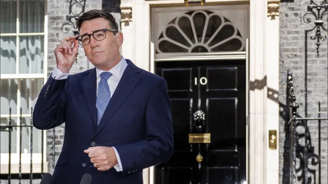 Primeiro-ministro britânico quer restringir acesso a prestações sociais
