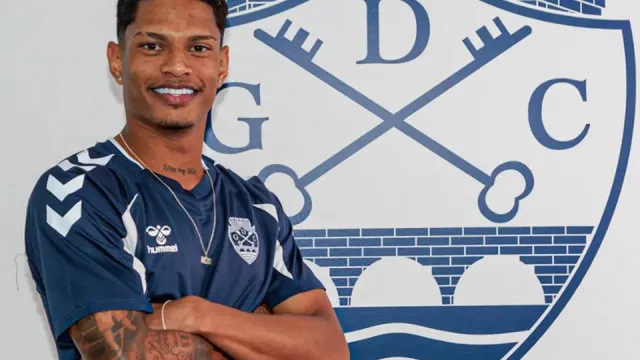 Oficial: Avançado Marquinhos reforça Desportivo de Chaves