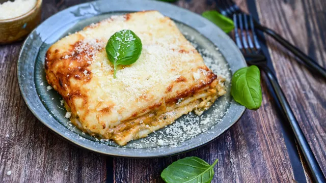 
                    Lasanha de atum e legumes aprovada por uma nutricionista
                