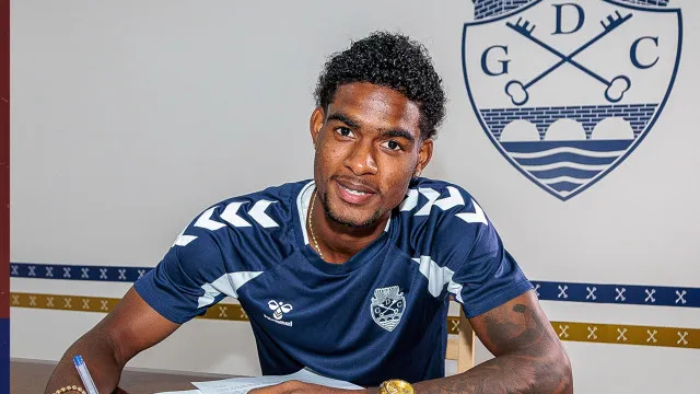 
                    Oficial: Antony Herbert assina pelo Desportivo de Chaves
                