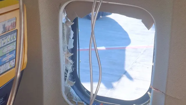 Homem parcialmente sugado em aviÃ£o da Ryanair? RelatÃ³rio revela causa
