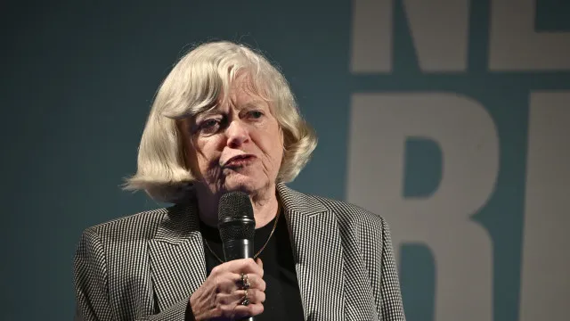 Ex-ministra Ann Widdecombe foi assassinada com 21 golpes de martelo