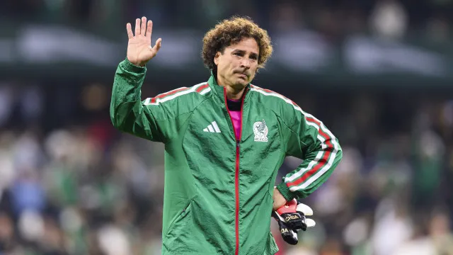 
                    O adeus de uma lenda. Guillermo Ochoa pendura luvas aos 41 anos
                