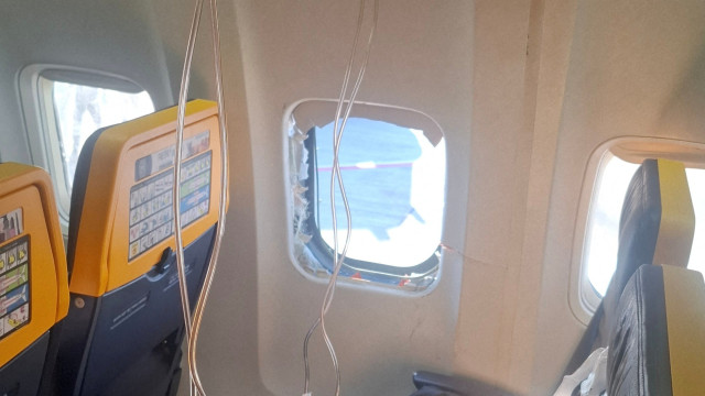 Homem quase sugado fora de avião da Ryanair quebra silêncio: