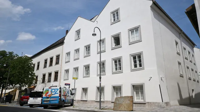 Casa onde nasceu Adolf Hitler na Ã ustria reabriu como esquadra de polÃcia
