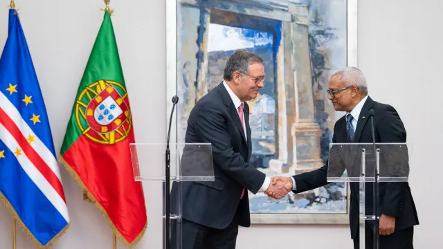 
                    Emocionado, Seguro evoca Luís Represas durante discurso em Cabo Verde
                