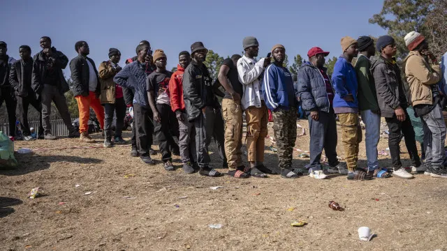 Mais de 108 mil zimbabueanos repatriados da África do Sul por ataques