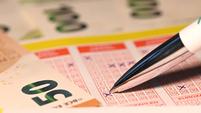 
                    Segundo prémio do Euromilhões saiu em Portugal: Quanto encaixa o Estado?
                