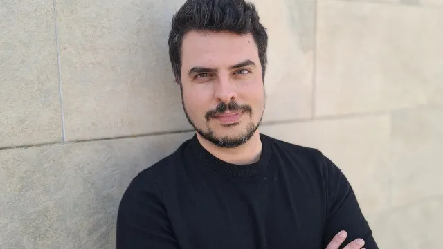 "O que alguns podem pagar para esquecer, outros carregam por desespero"
