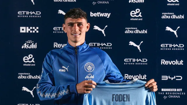 Oficial: Phil Foden prolonga ligaÃ§Ã£o ao Manchester City