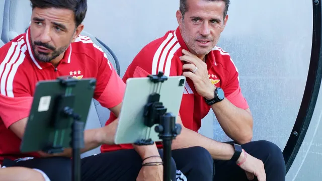 
                    Marco Silva muda de cima a baixo. O onze provável do Benfica na Escócia
                