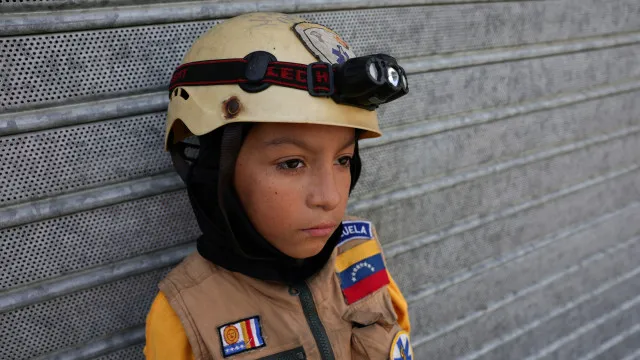 Aos 10 anos, Sebastián resgatou 2 animais após os sismos na Venezuela