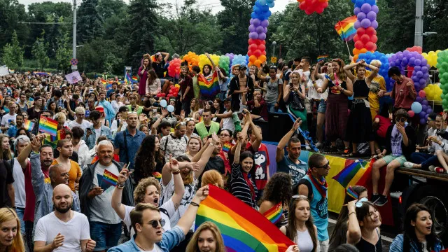 
                    Justiça búlgara valida alteração do estado civil de pessoas transgénero
                