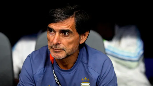 Adjunto argentino que atacou Dani Olmo quebra silÃªncio: "NÃ£o foi um soco"