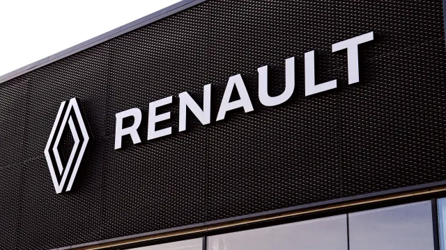 
                    Vendas da Renault estabilizaram até junho, com eletrificados em destaque
                