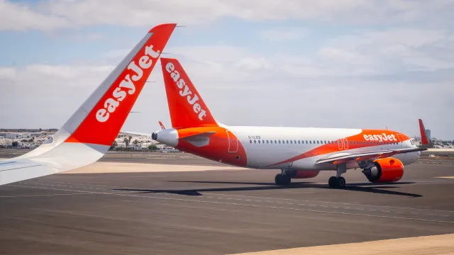 Lucro da easyJet afunda 70% devido ao preÃ§o do combustÃvel