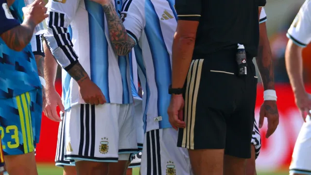 MultidÃ£o exige a repetiÃ§Ã£o da final do Mundial sem "Ã¡rbitro corrupto"