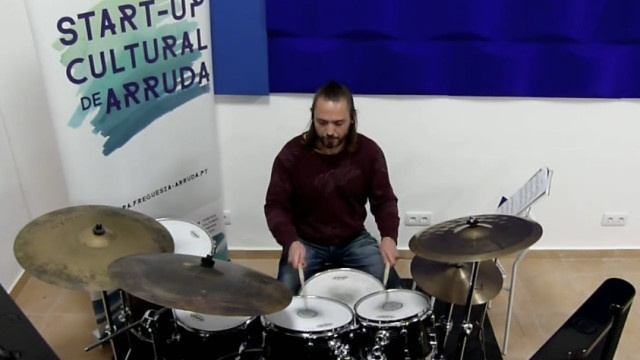 Morreu o baterista Vicky Marques. Cantores lamentam a sua morte