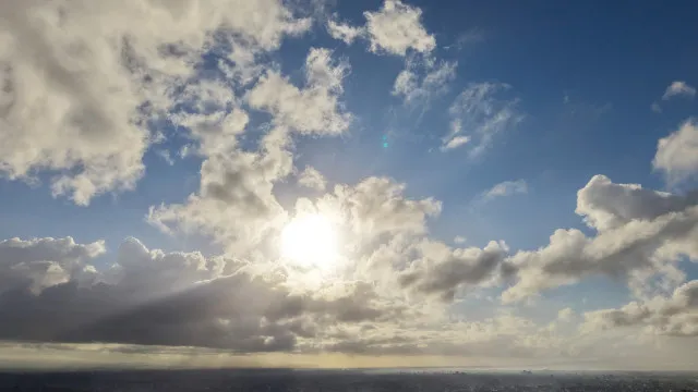 
                    Semana termina com chuva e descida da temperatura (mas calor à espreita)
                