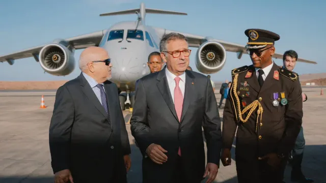 Seguro fecha visita com um aplauso para professores em Cabo Verde