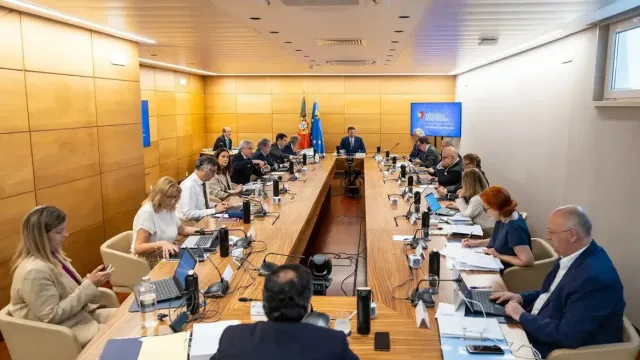 
                    Governo quer aliviar a justiça e descentralizar casos contra AIMA
                