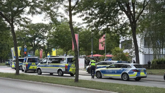 
                    Detido agressor que fez reféns em banco na Alemanha. Ferido grave morreu
                