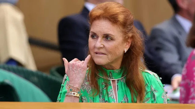 
                    Morreu o ex-namorado de Sarah Ferguson. Magnata britânico tinha 88 anos
                