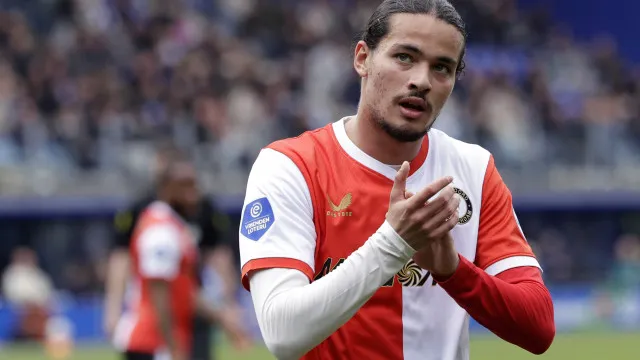 
                    Sporting copia Benfica e define alvo prioritário para suceder a Trincão
                