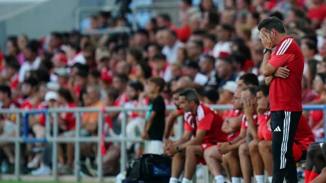 
                    A reação de Marco Silva ao desaire do Benfica frente ao St. Gallen
                