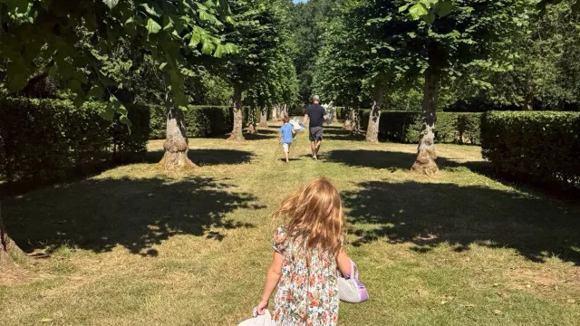AlÃ©m de Portugal, Meghan e Harry levam filhos Ã  casa de infÃ¢ncia de Diana