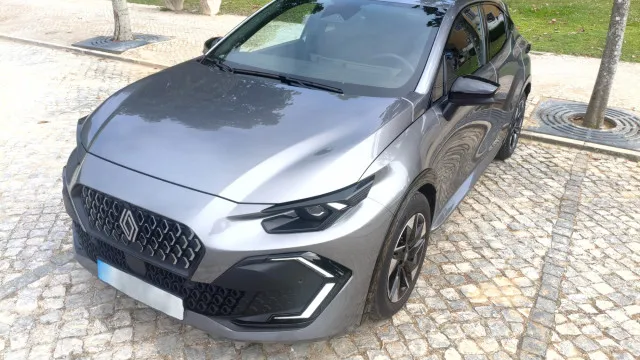 ProvÃ¡mos o novo Renault Clio. ConduÃ§Ã£o Ã  antiga com tecnologia atual