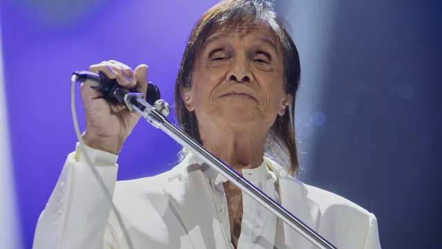Aos 85 anos, cantor Roberto Carlos Ã© submetido a cirurgia