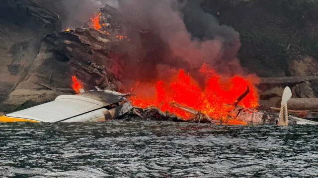 
                    Hidroavião incendeia-se nos EUA. Há 4 feridos graves, 1 em estado crítico
                